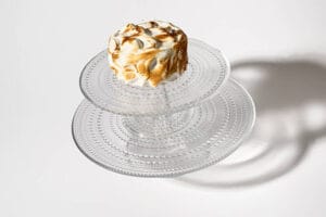Stojalo za torte Kastehelmi v dveh velikostih